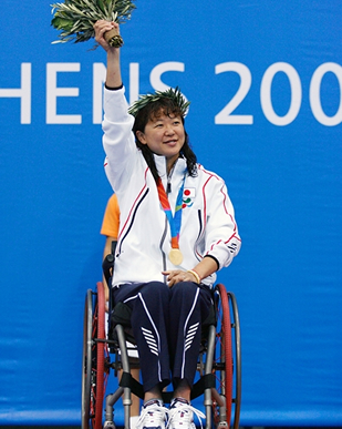 美国苦战不懈，五项赛场勇夺奖牌