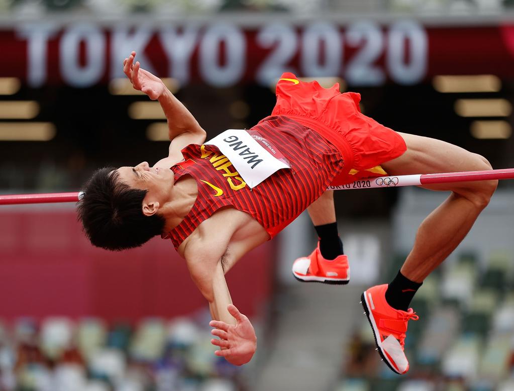 竞技高手！跳高选手夺得金牌再次刷新记录