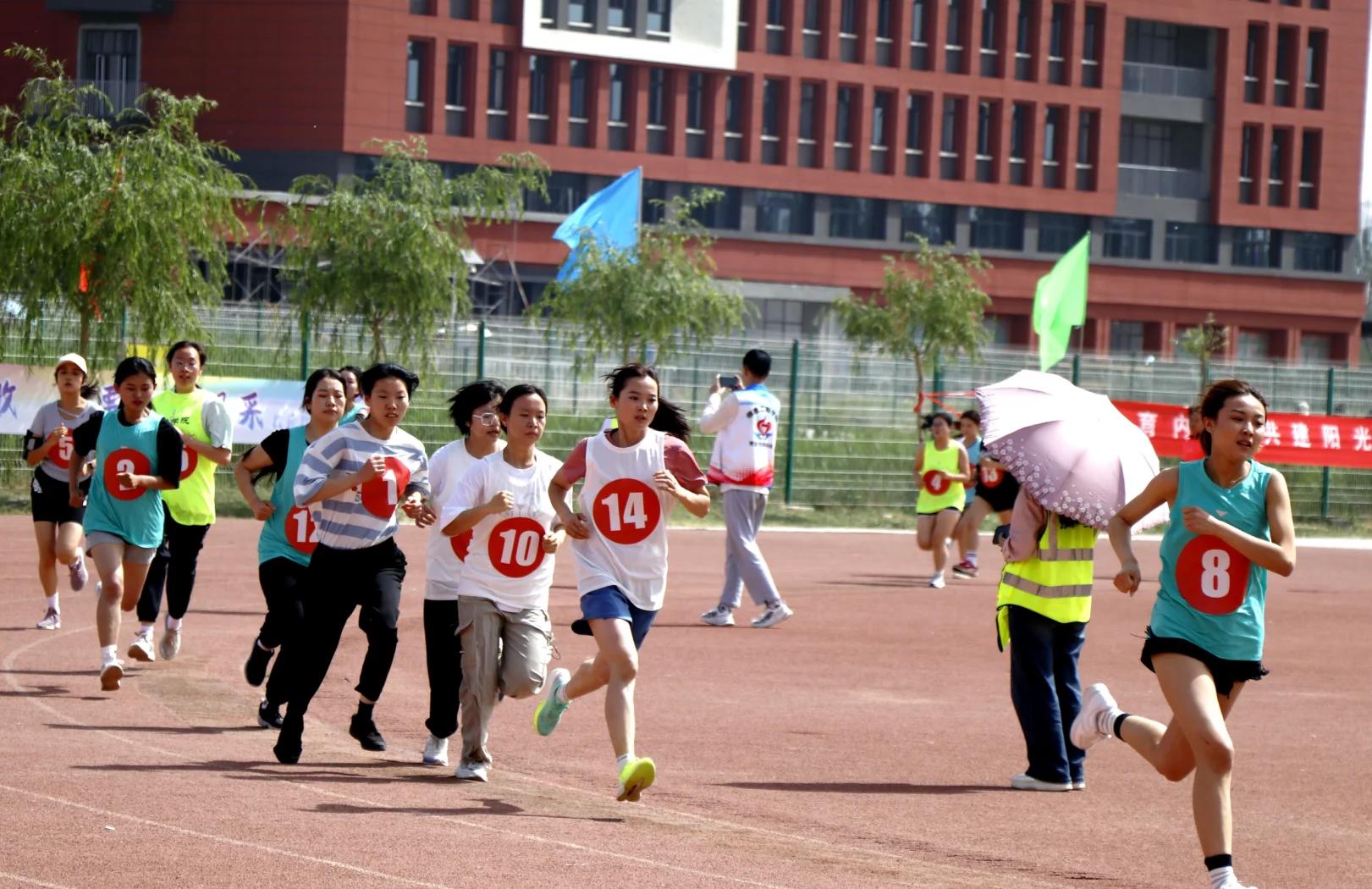 热血沸腾！运动员们励精图治创历史