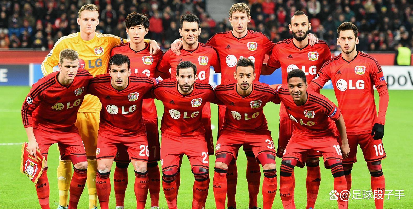 中场组织球队士气高昂迎接挑战 中场组织球队士气高昂迎接挑战