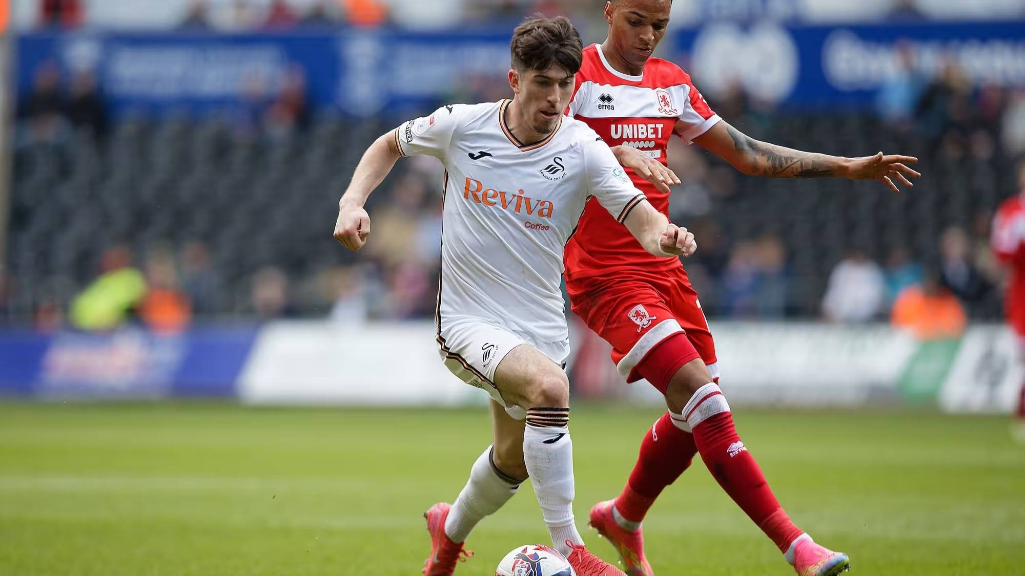 诺里奇城主场逼平瓦特福德！