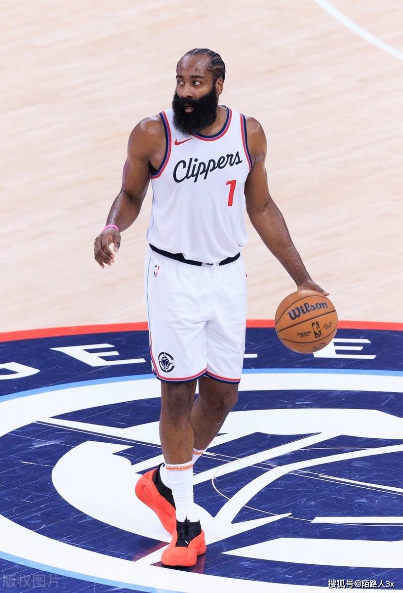 快船主场力克太阳，豪取四连胜