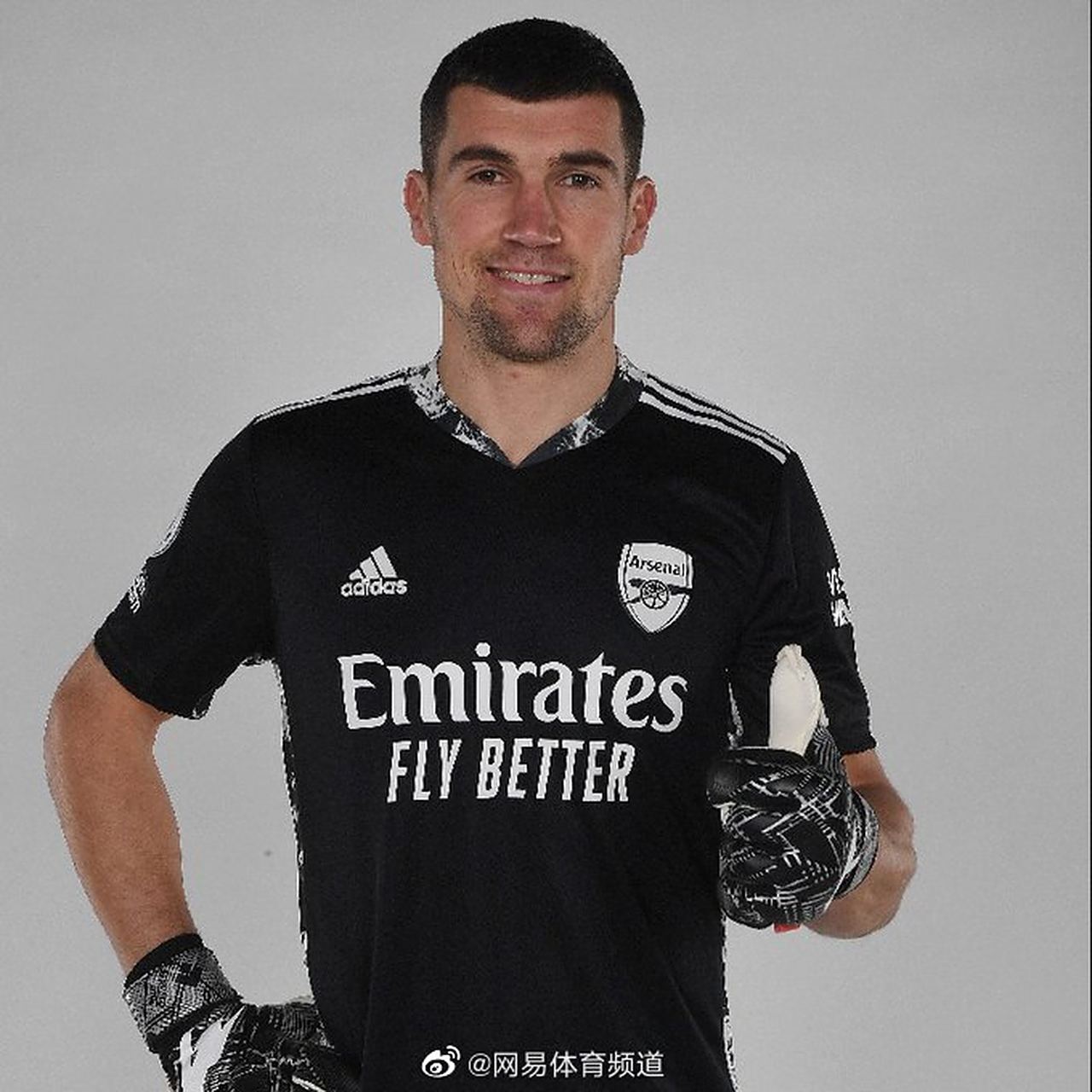 瑞恩球队成员在法国比赛中展现团结精神