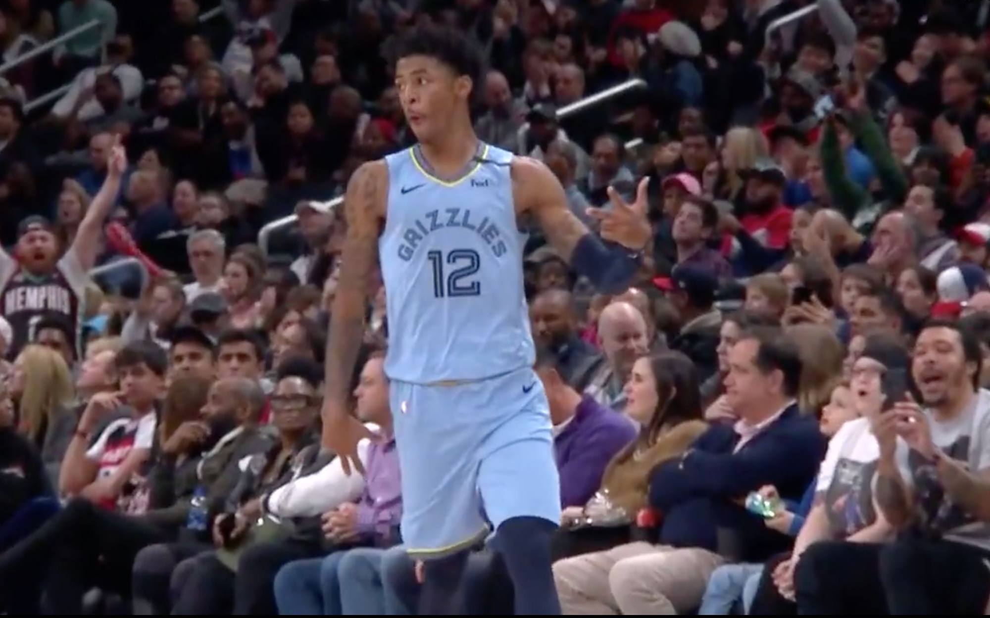 本赛季最佳新秀再度砍下高分,迎来个人职业生涯新记录 本赛季最佳新秀再度砍下高分,迎来个人职业生涯新记录