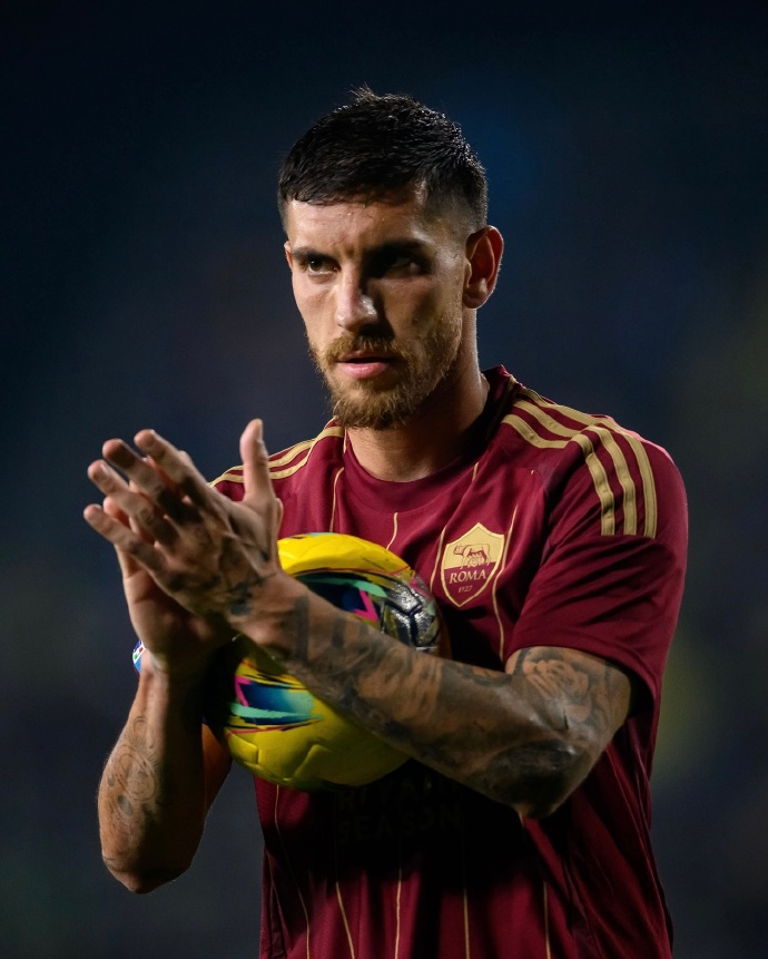 罗马中场状态神勇，频频助球队反击