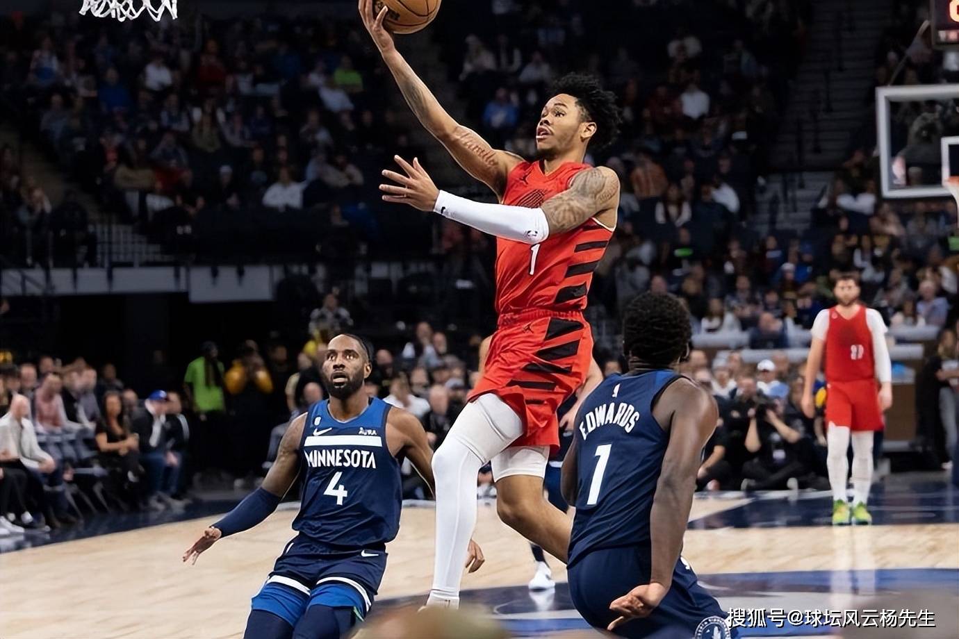 水花队三分球连续命中,火力全开 水花队三分球连续命中,火力全开