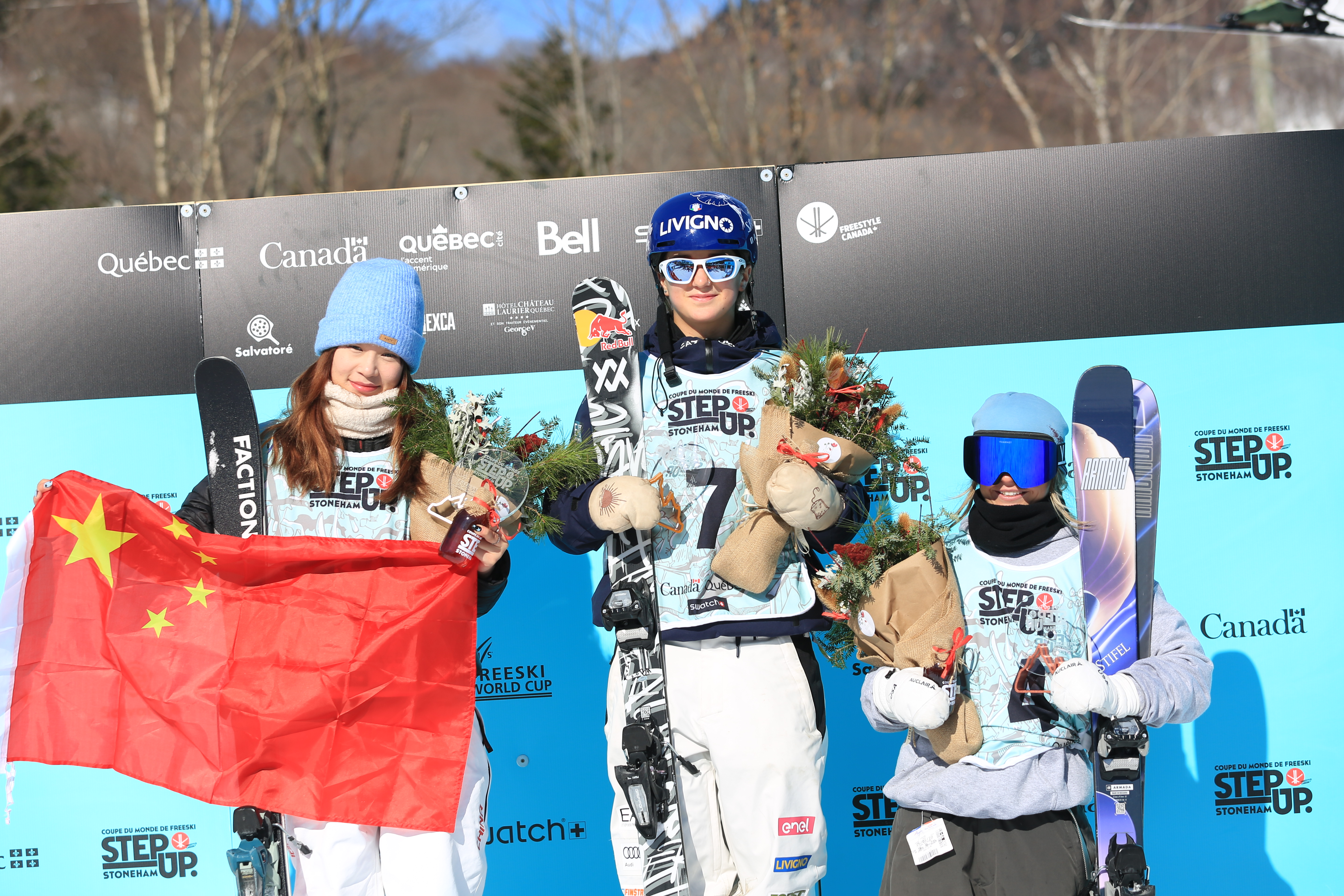 加拿大滑雪选手勇夺冠军,速度惊人! 加拿大滑雪选手勇夺冠军,速度惊人!