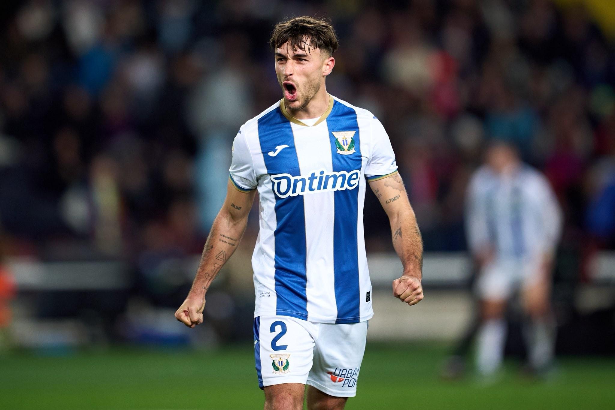 比利亚雷亚尔逼平比拉尔沃尔，范埑大战没有胜负