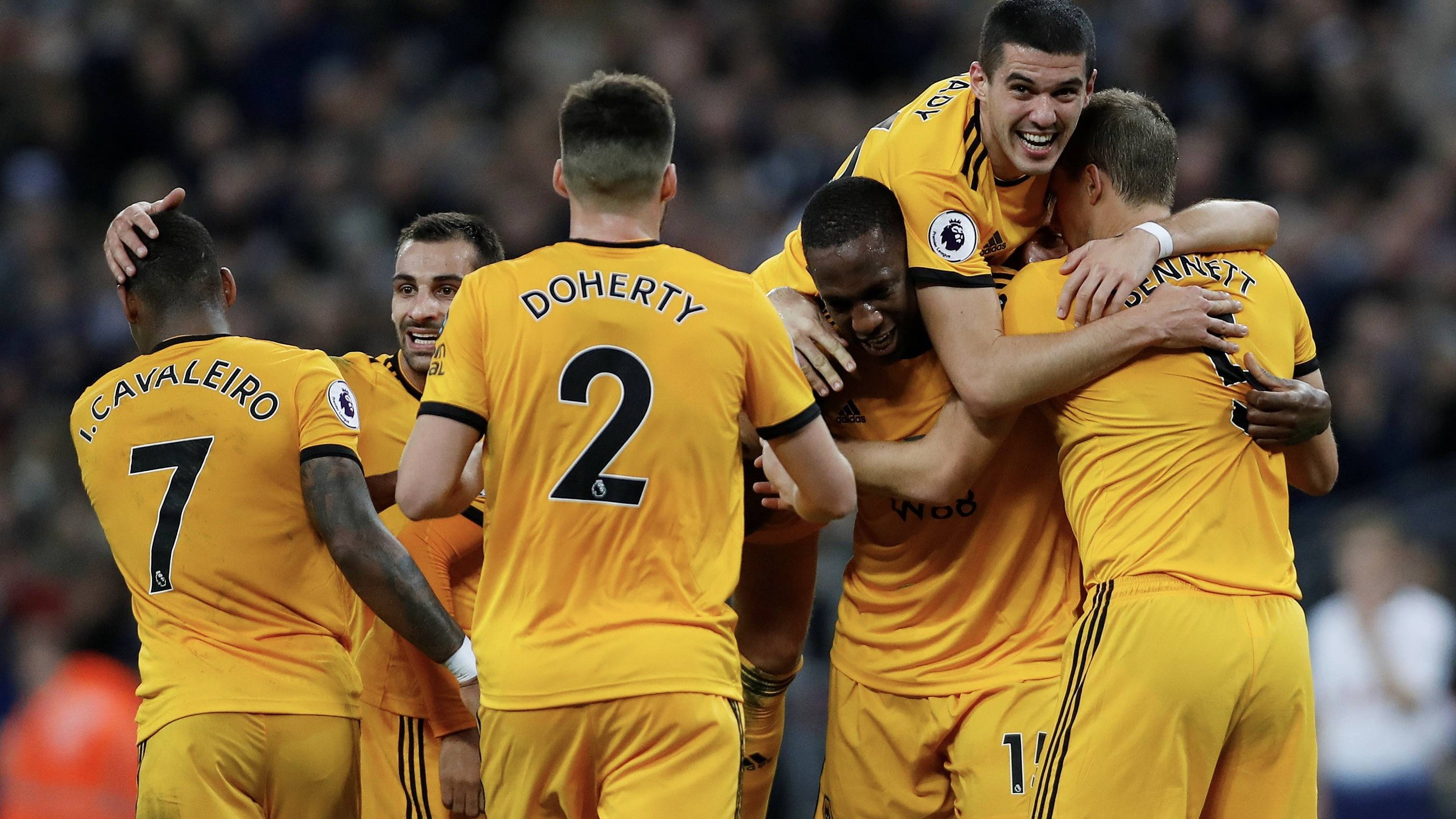 足球赛事高潮迭起,精彩纷呈 足球赛事高潮迭起,精彩纷呈