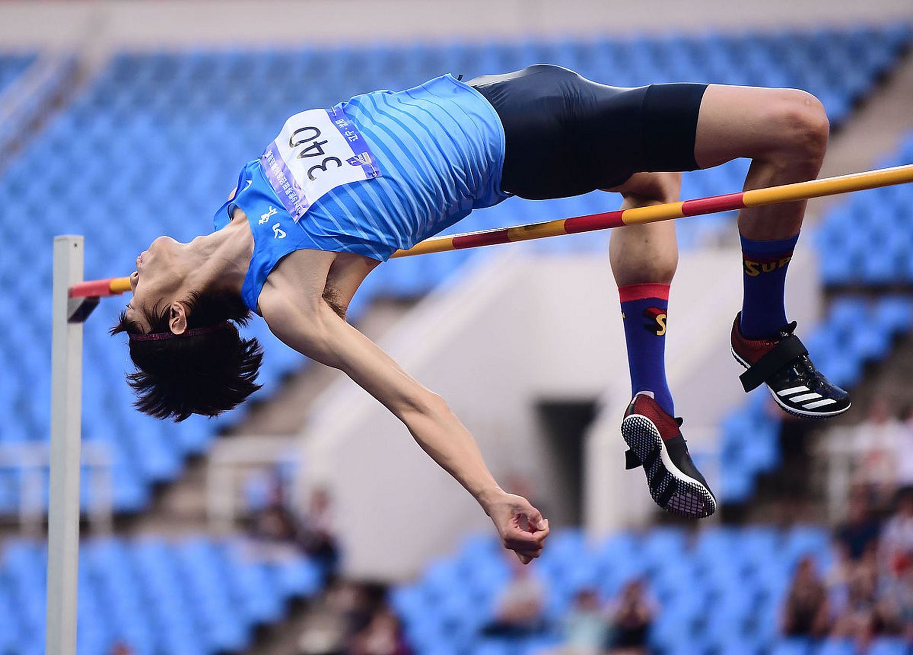 跳高高！西班牙运动员刷新纪录夺金