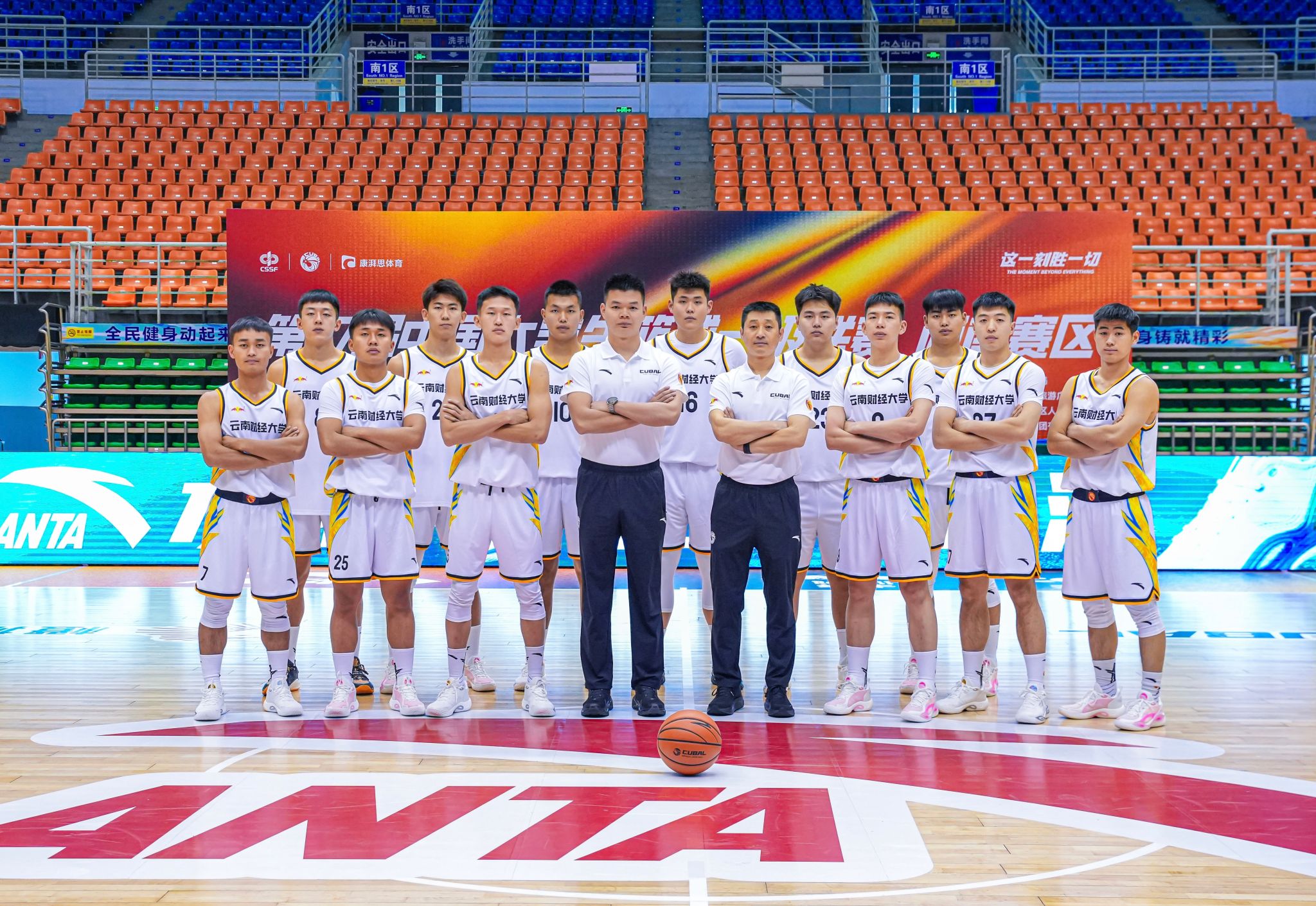 重庆男篮全力出战，力争晋级