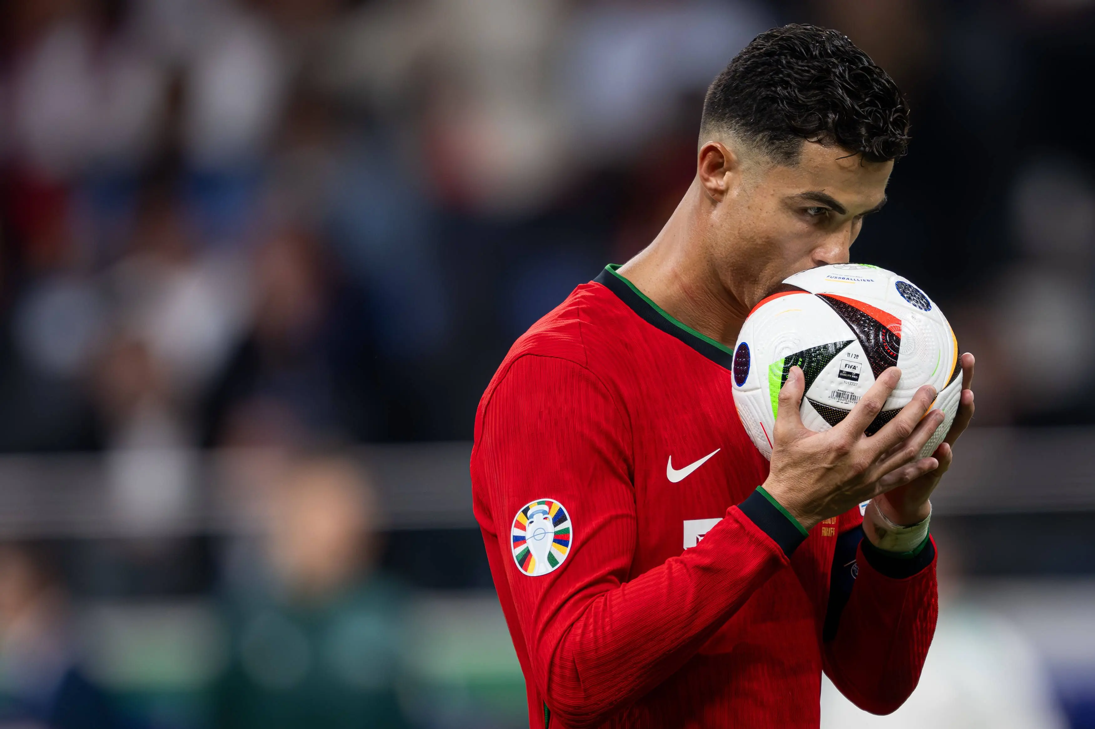 足球赛季即将迎来关键时刻