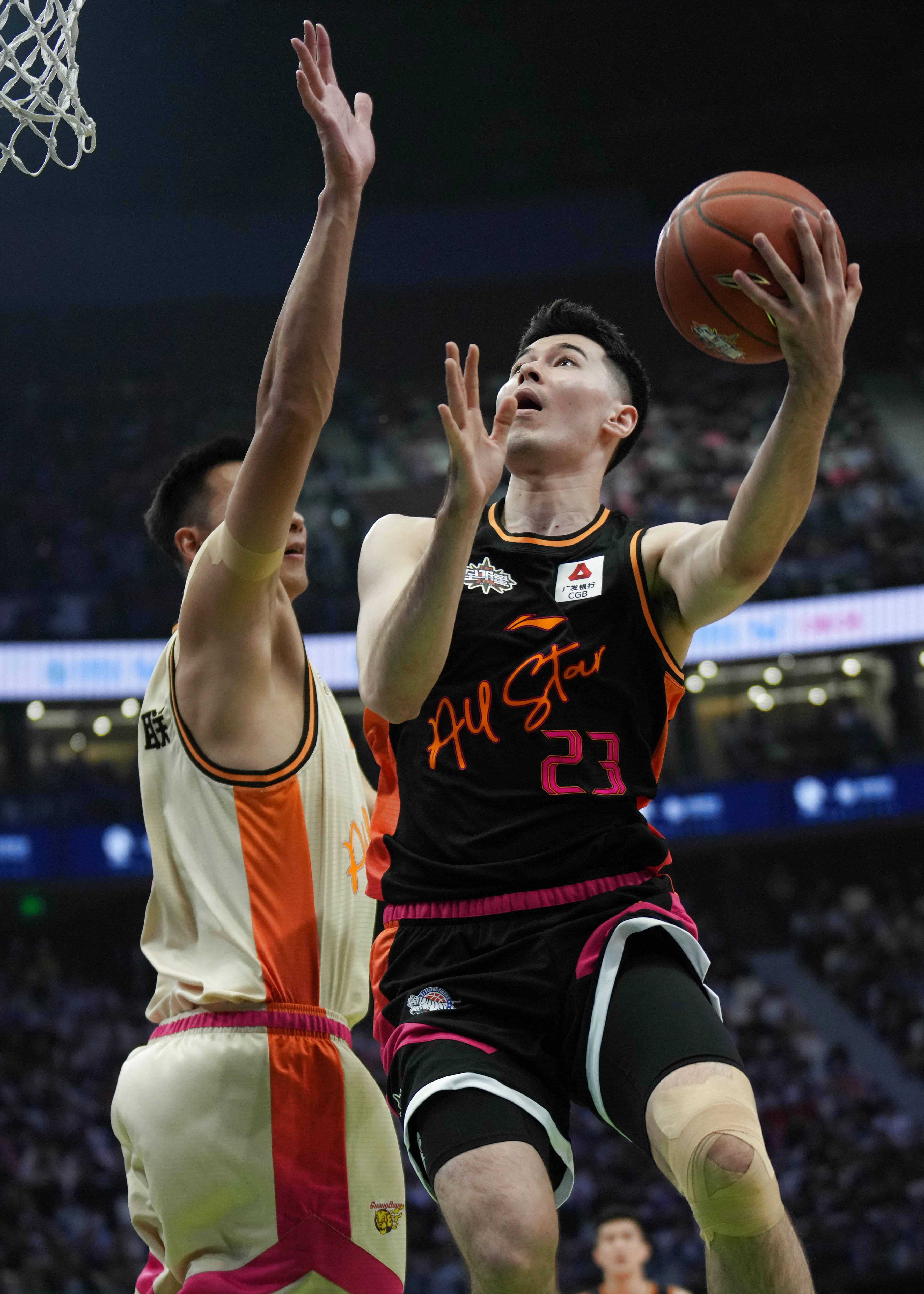 全明星作战，各展所长场面精彩绝伦