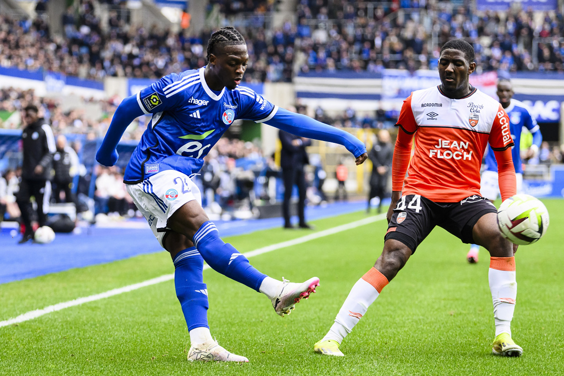 里昂两连胜跻身联赛前五，状态火爆