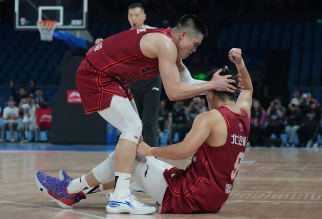 河北男篮取得两连胜,排名稳步攀升 河北男篮取得两连胜,排名稳步攀升