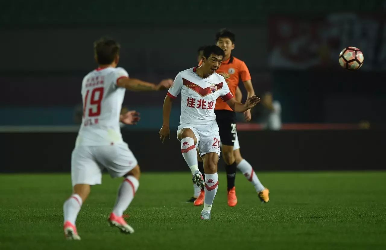 广州恒大客场逆转深圳佳兆业,保持不败纪录 广州恒大客场逆转深圳佳兆业,保持不败纪录