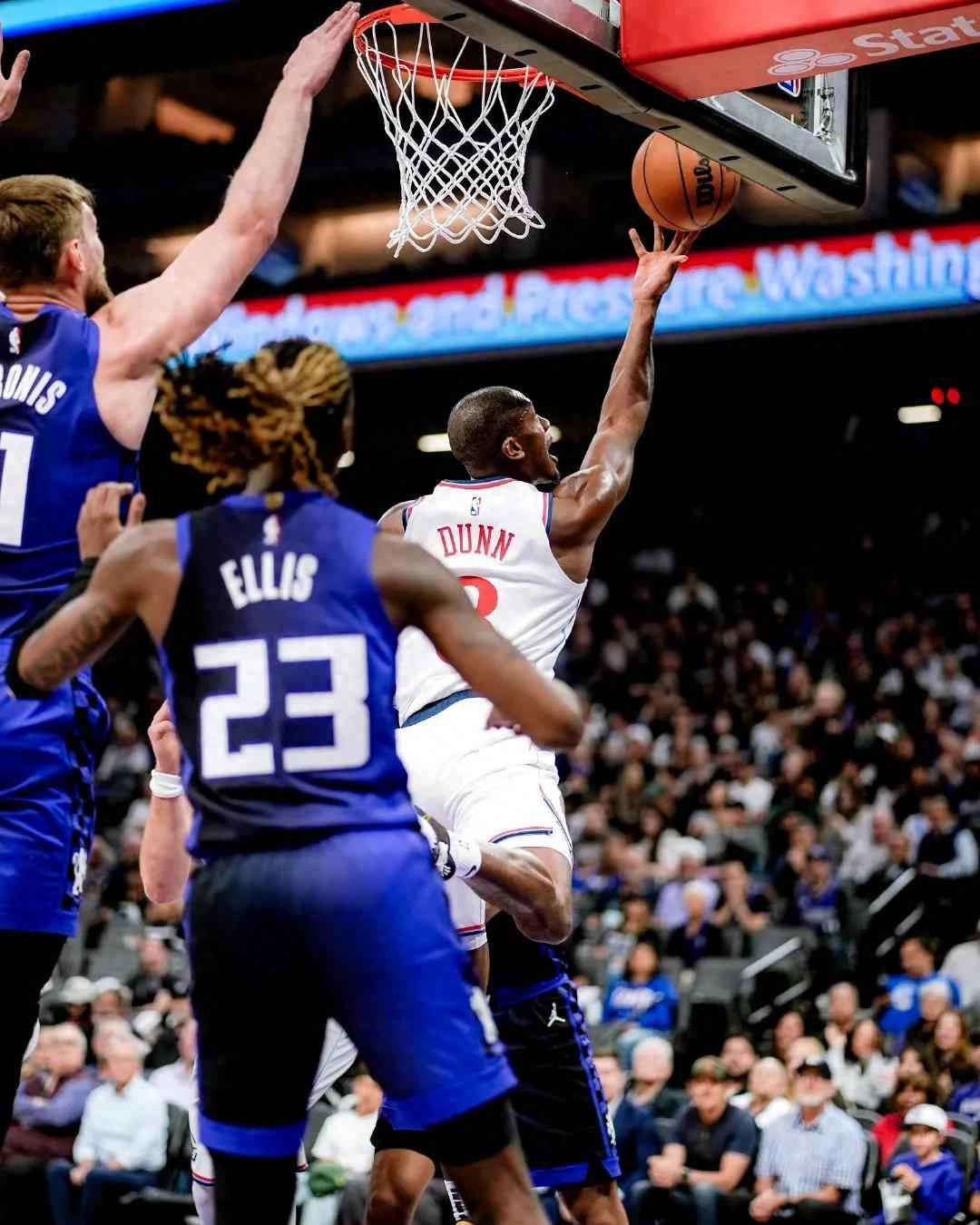 快船横扫国王，路威三分飚分稳住局势