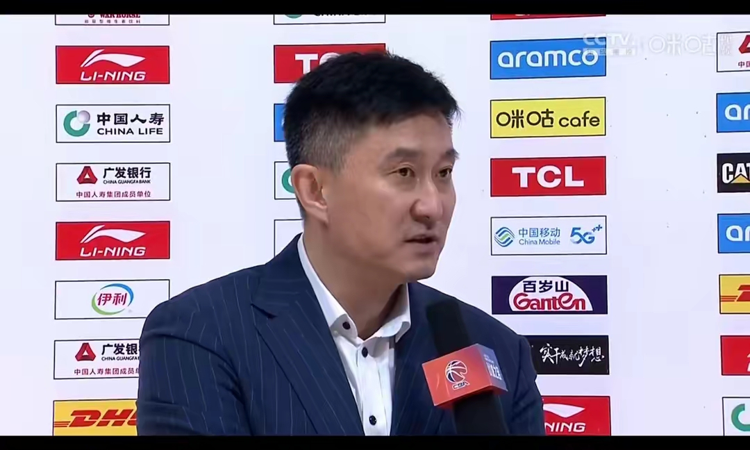 杜锋回归广东男篮,球迷期待新的战绩表现 杜锋回归广东男篮,球迷期待新的战绩表现