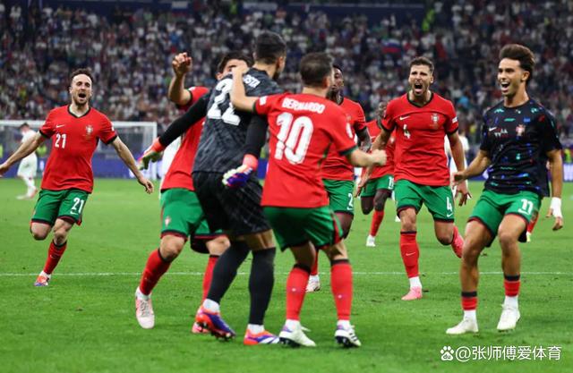 联赛各队实力悬殊,角逐更加激烈精彩 联赛各队实力悬殊,角逐更加激烈精彩