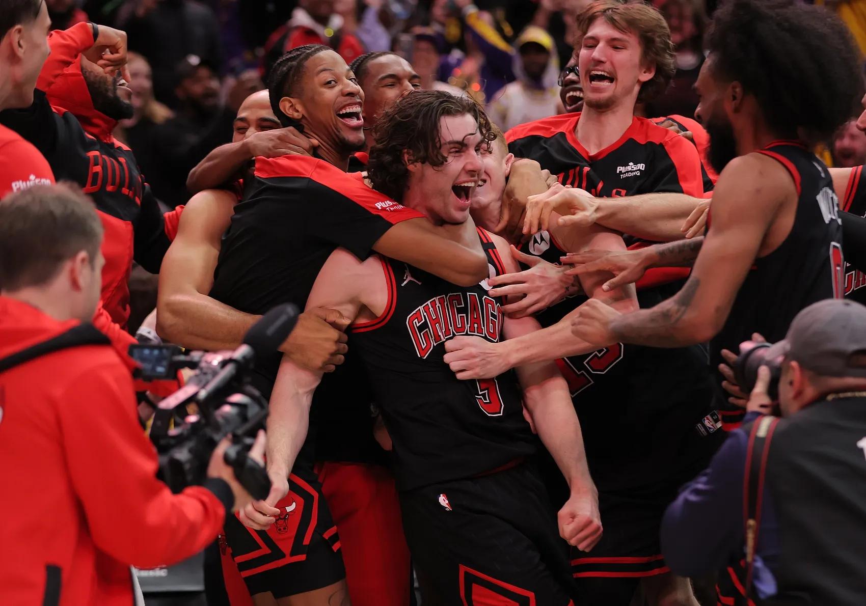 洛杉矶男篮在国内联赛上演精彩对决 洛杉矶男篮在国内联赛上演精彩对决