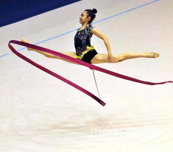 刹那辉煌:法国体操选手完美发挥获得高分 刹那辉煌:法国体操选手完美发挥获得高分