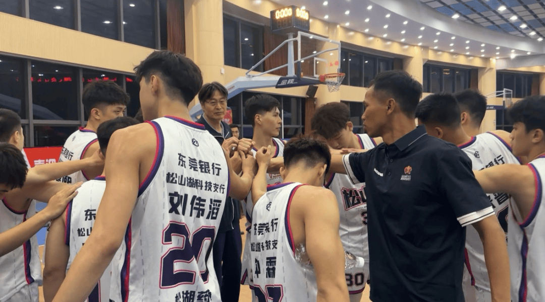 内蒙古男篮客场连胜,状态火热压力巨大 内蒙古男篮客场连胜,状态火热压力巨大