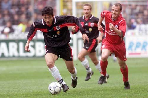 门兴胜过凯泽斯劳滕，晋级在望胜利一揽