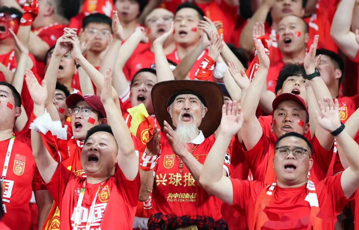 精彩足球赛事尽展风采球迷惊叹连连 精彩足球赛事尽展风采球迷惊叹连连