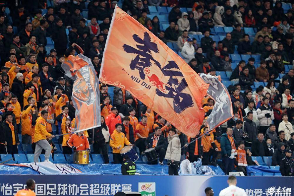 亚洲足球联赛赛场上的豪情壮举