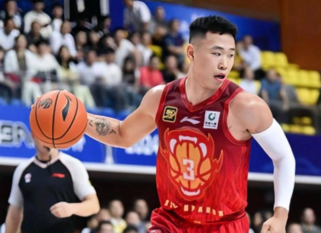 深圳球队实力强劲,稳坐榜首位置 深圳球队实力强劲,稳坐榜首位置