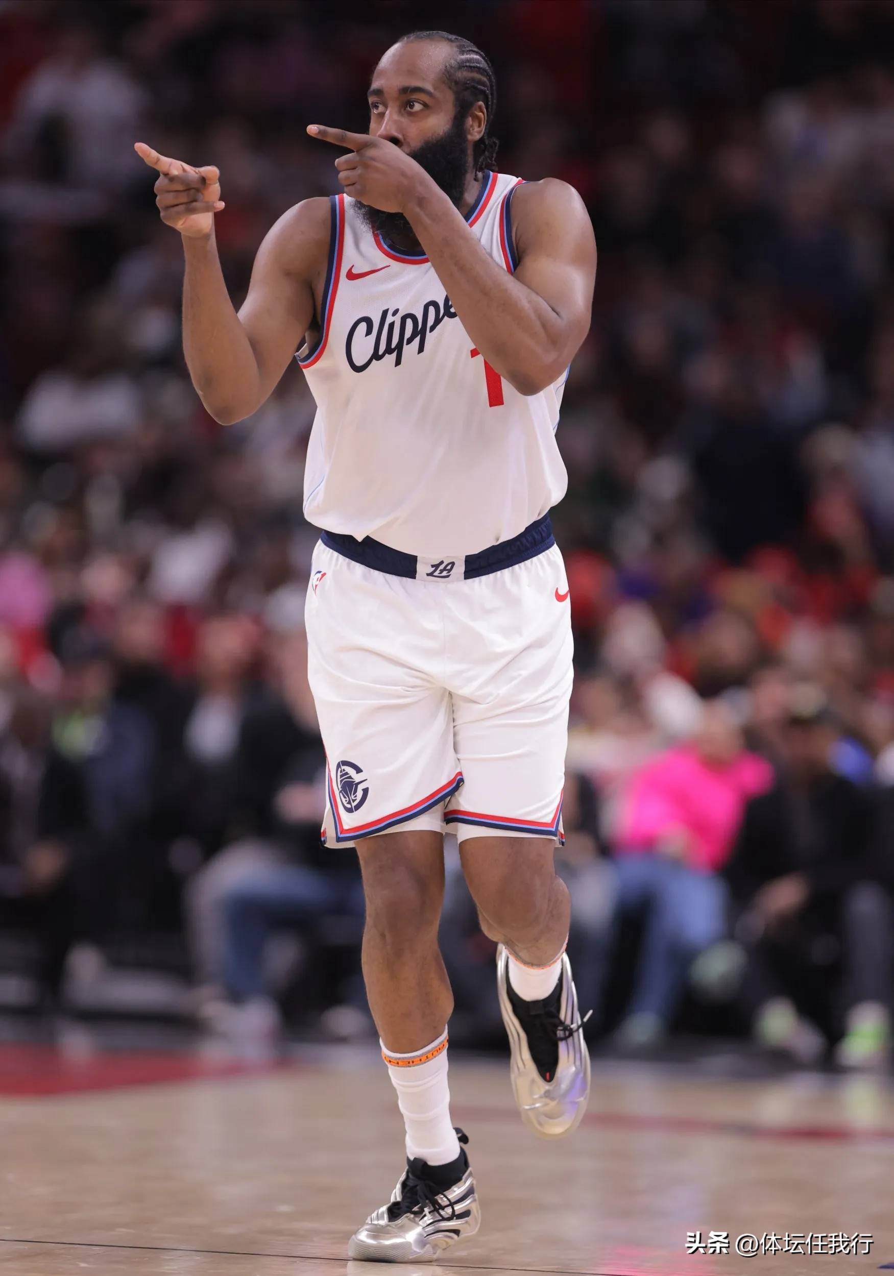 快船大胜雷霆，球队士气高涨向季后赛进发