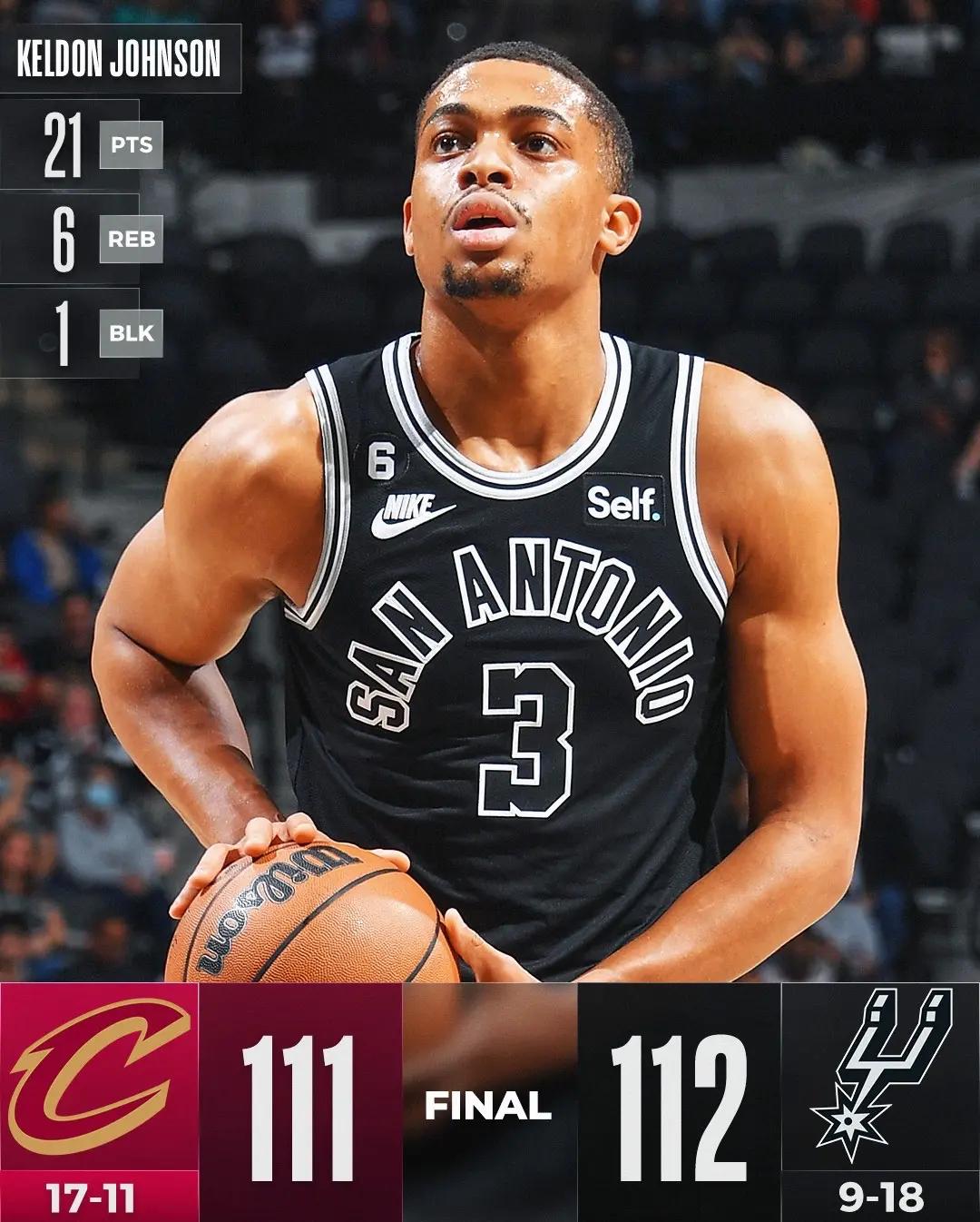 马刺逆转胜利，球队展现顽强斗志赢得胜利