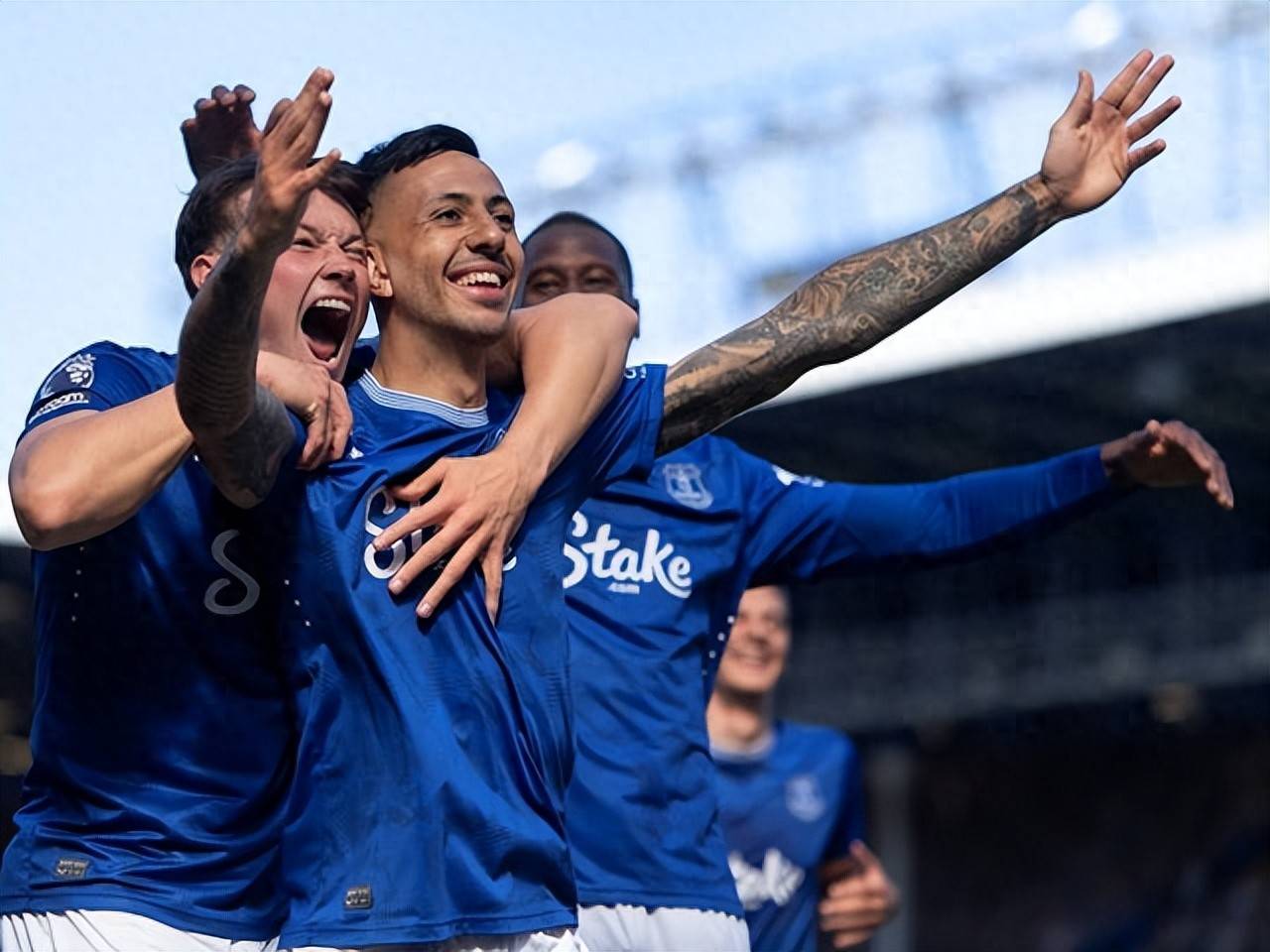 南安普顿神勇击败对手燃情斗志