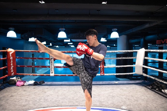 新加坡代表团在拳击比赛中夺魁