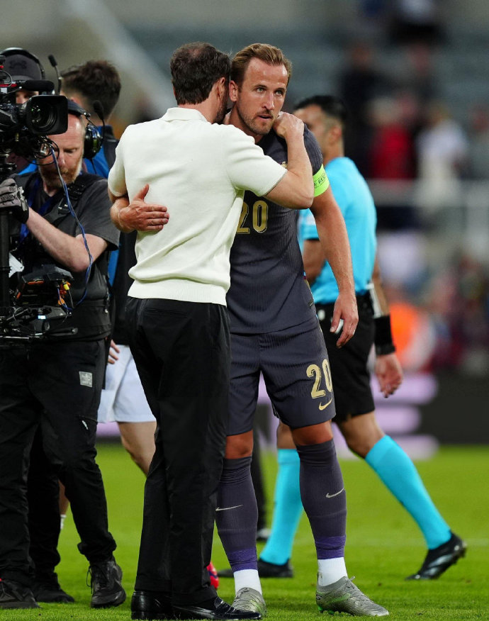 英格兰队在欧预赛中逼平波黑 英格兰队在欧预赛中逼平波黑