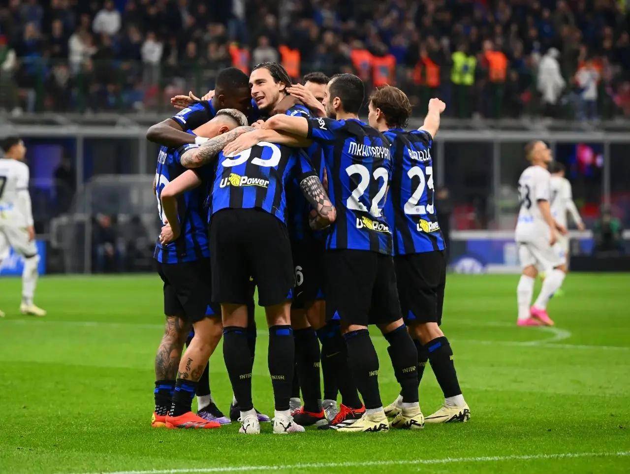 巴塞罗那与阿贾克斯在欧冠赛场上交手 巴塞罗那与阿贾克斯在欧冠赛场上交手